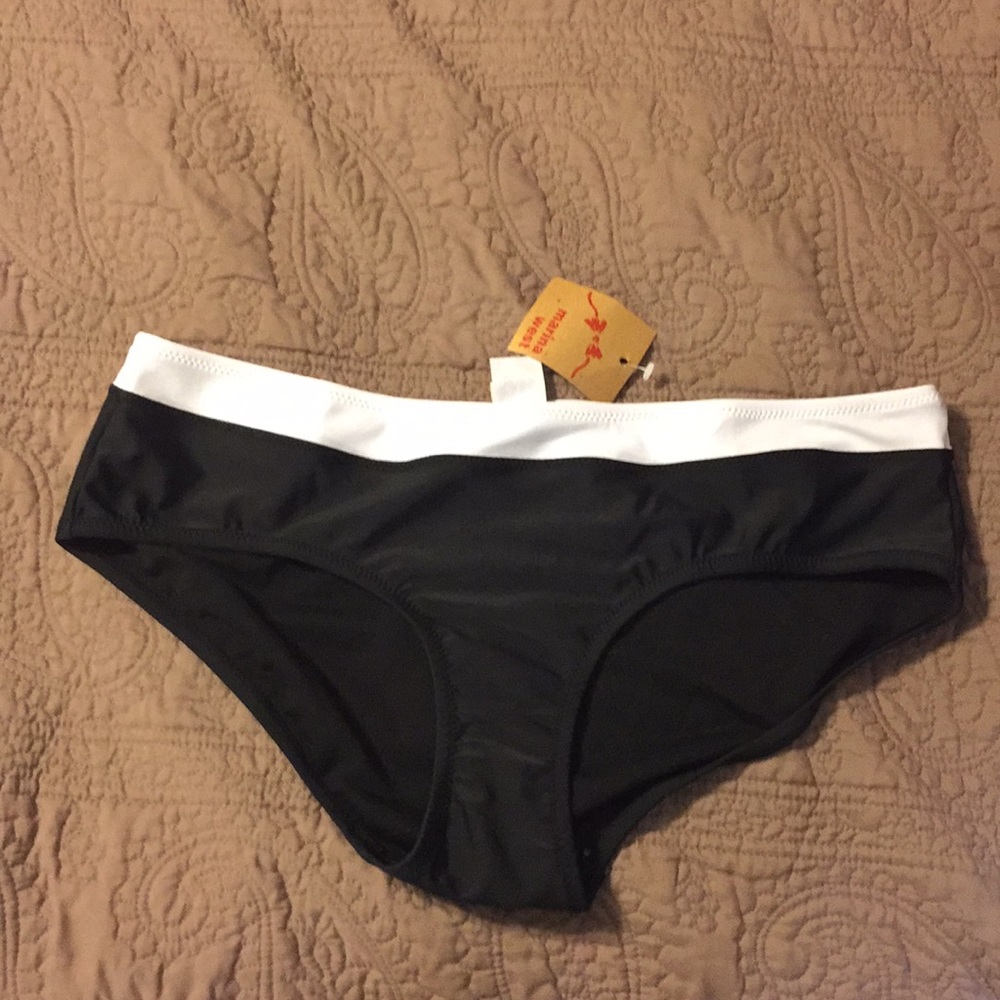😎Super Cute!! Black & White bikini bottom
